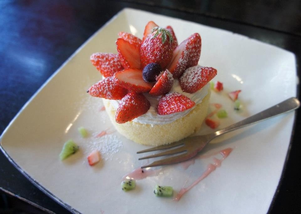 Hotroom Keyaki&#39;s specialty during winter, strawberry roll cake