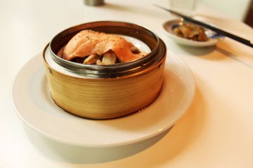 <p>A beautiful, melt-in-your-mouth starter of pickles, with salmon and mushrooms</p>
