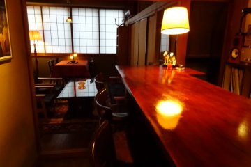 <p>You can see the bar, which seats six people, and the table on the other side of the room.</p>