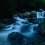 神山の美しい滝