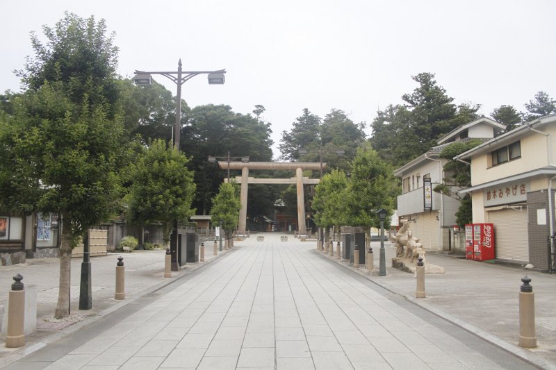 <p>The entrance to Kashima Shrine.&nbsp;</p>