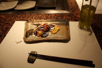 <p>Afterwards, the chef adds some Okonomiyaki sauce (the taste is sweet and very delicious) and mayonnaise, just like for the Okonomiyaki</p>