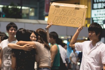 <p>Free hugs at Shibuya crossing, Tokyo</p>