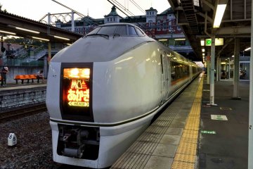<p>Экспресс-поезд Акаги, соединяющий Токио и Гумму</p>