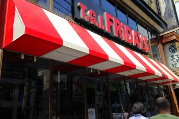 <p>Who could not see the restaurant&#39;s huge name above the red-and-white shade awning?</p>
