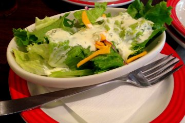 <p>TGI Friday&#39;s salad topped with a refreshing dressing surely is appetizing!</p>
