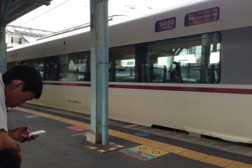 <p>คุณสามารถมาเมือง Kinosaki onsen จากเมือง Kyoto ได้โดยรถด่วน LTD Kinosaki นั่งสบายต่อเดียวถึง ใช้เวลาประมาณ 2 ชั่วโมง 20 นาที</p>