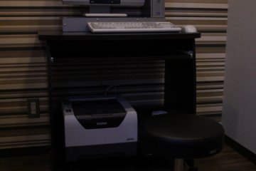 <p>Компьютер с принтером на первом этаже</p>