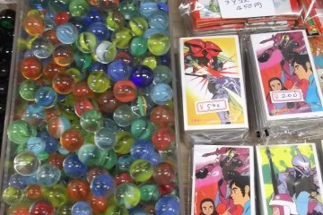 <p>Marbles and collectors&#39; cards</p>