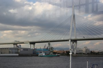 <p>Вид на мост Акаси-Кайкё</p>