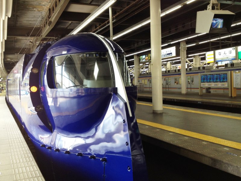 <p>Nankai Railway&#39;s limited express Rapit is the fastest way from Kansai Airport to Namba in downtown Osaka.</p>