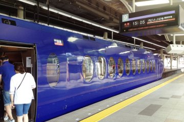 <p>Nankai Railway&#39;s limited express Rapit can get you from the airport to downtown Osaka in less than 40 minutes.</p>