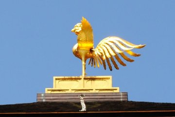 <p>Phoenix atop the pavilion</p>