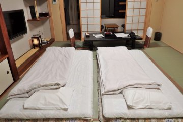 <p>The futons in our room were very comfortable.</p>