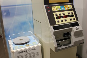 <p>Автомат по продаже входных билетов в музей, переделанный из автомата по продаже билетов в метро образца 1984 года</p>