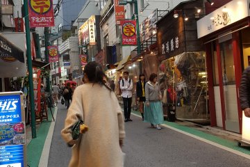 <p>시모키타자와 남쪽 출구 앞의 상점가</p>