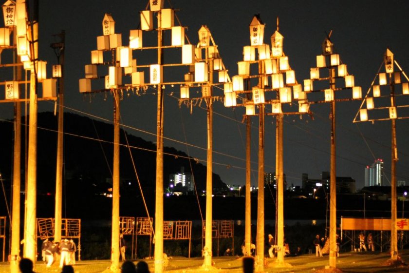 These lantern poles are called Gohei Andon.