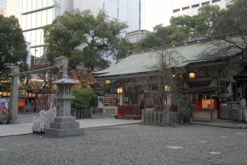 <p>Tsuyu no Tenjinja, nestled among Umeda&#39;s skyscrapers.</p>
