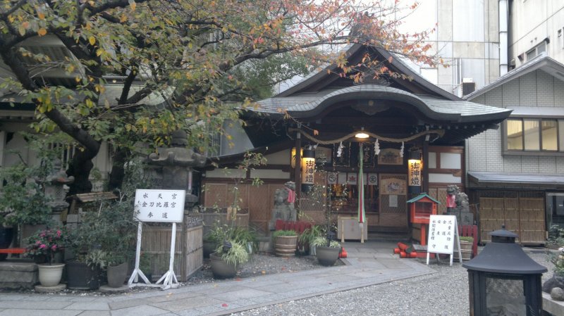 <p>Suitengu Kotohiragu, one of the newly-enshrined shrine in Tsuyu no Tenjinja area</p>
