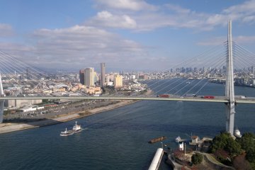 <p>Perfect view of Tempozan Bridge and Osaka Bay area</p>
