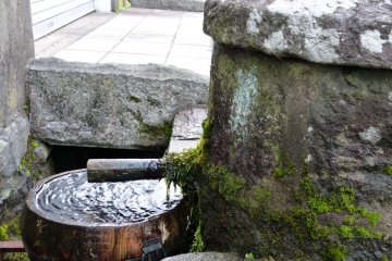 Ishi-masu (stone basin and cistern) along the street in Takumi-cho