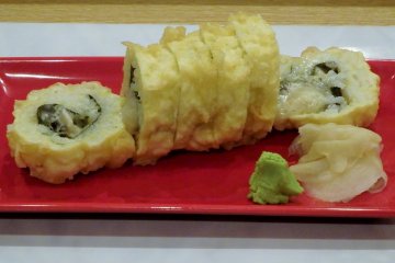 <p>The &#39;Cheese Quattro&#39; is a deep fried whole roll filled with mozzarella, gorgonzola, Philadelphia, and parmigianino cheeses.</p>
