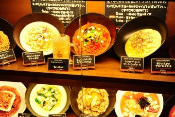 여러 종류의 일본식 및 이탈리안 파스타