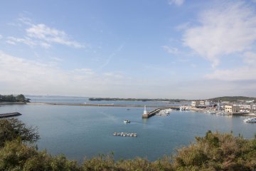 <p>บรรยากาศสวยๆ ของอ่าวมิกาวะ (Mikawa bay) ที่เกาะซากุชิมา</p>
