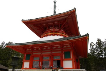<p>เจดีย์ Konpon Daito เจดีย์ใหญ่ของวัดคอนโกะบุ-จิ (Kongōbu-ji</p>
