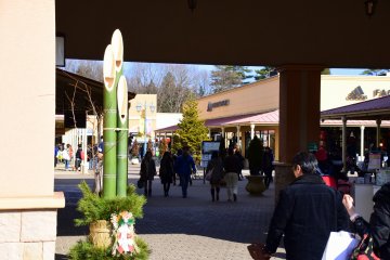 <p>Kadomatsu ornament for new year decorates the entrance</p>
