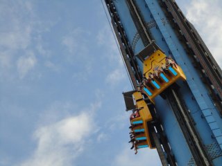 Blue Fall - One of the major attractions at Hakkeijima sea paradise (Seen up close)