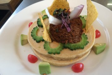 <p>Savory pancake lunch at Rainbow Pancake in Omotesando.</p>

