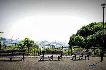 For a lazy afternoon, sit down in one of the benches and relax as you indulge in the wonderful view of Yokohama's Bay