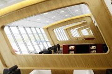 <p>Qantas and oneworld Platinum Guests are welcome at the First Class Lounge in Sydney and the JAL First Class Lounge in Narita</p>