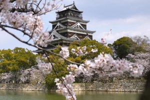 Enjoy sakura—and Wi-Fi access—at the tower of Hiroshima Castle.