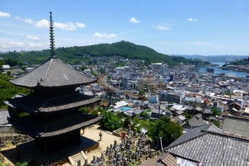 Use the Hiroshima Free Wi-Fi service in the beautiful town of Onomichi.