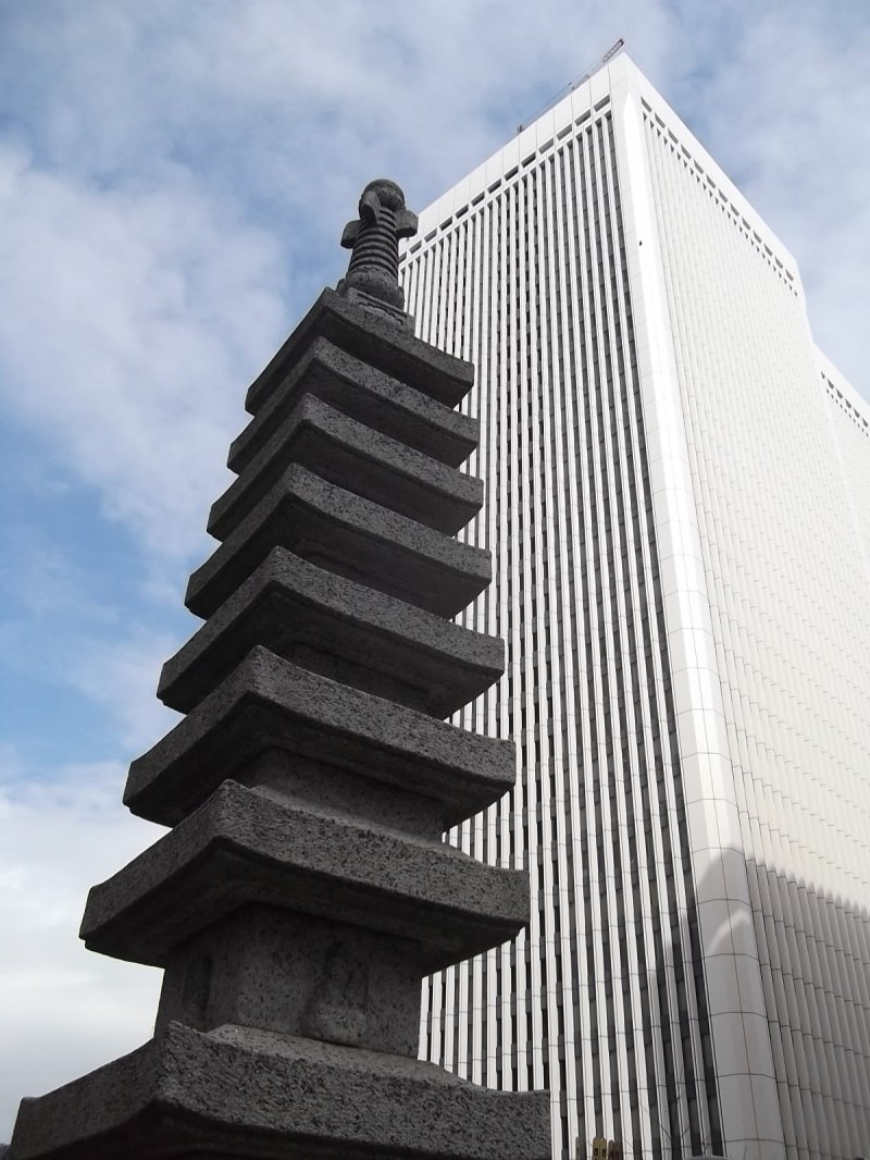 Ark Hills towers over the temple