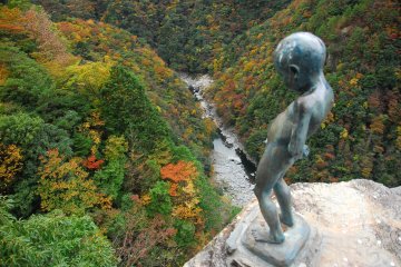 The statue of the peeing boy in the Iya Valley