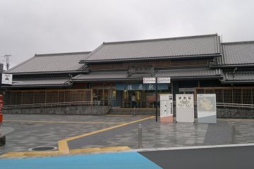 Stasiun Sawara dengan arsitektur yang tak kalah klasik