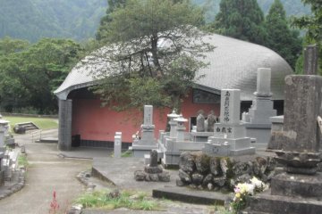 <p>This buiding is built on the site of the Ubado meditation hall. It is far as women could go into the mountains here during the Edo period. Today this building is a cinema of sorts where you can watch lovely films of Tateyams&#39;s natural beauty and wo