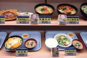 Soba Okinawa adalah makanan yang populer