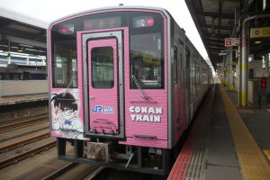 Kereta api yang akan mengantarkan Anda ke Stasiun Conan