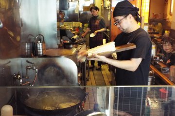 Men-ou-shoki Restaurant Chinatown - slicing noodles into vat
