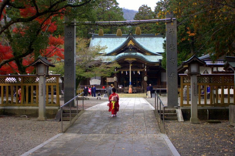 It is not uncommon to see people visit this shrine in kimono, especially young children