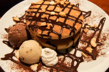 Chocolate syrup drizzled pancakes at Cafe Matsuontoko.