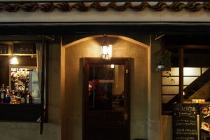 Pintu masuk ke Cafe Matsuontoko