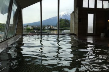 河口湖酒店公共溫泉以及洗浴區－無敵富士山美景