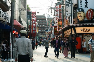 Locals and tourists alike visit Shinsekai despite its dangerous reputation
