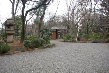 The grounds of Kyu Asakura House give you space to relax