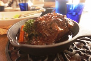 The beef meal served hot in a small black pan